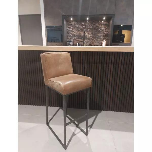 Showroom uitverkoop Fred de la Bretoniere Barstoel Cognac